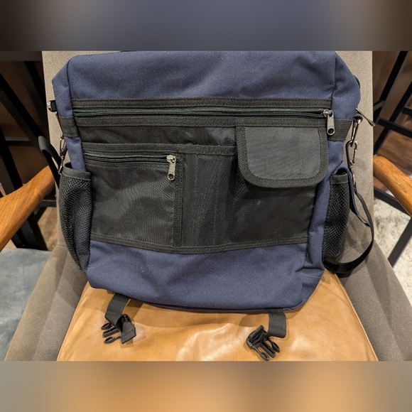 NHL Toronto Maple Leaf convertible backpack Messenger Bag - Picture 10 of 14